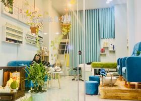 DO ĐI XUẤT CẢNH NÊN MÌNH CẦN SANG LẠI TIỆM NAIL VÀ GỘI ĐẦU 32M2 TẠI QUẬN 7, TP HỒ CHÍ MINH. 8433342