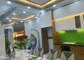 Bán nhà hẻm xe hơi đường Nguyễn Văn Cừ phường 2 quận 5, DTSD: 122m2, trệt 3 lầu, giá 7.9 tỷ 8523281