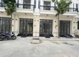 Bán nhà đường Tô Hiệu, quận Tân Phú gần Đầm Sen  8647655