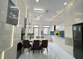 GIẢM MẠNH 1 TỶ NHÀ GẦN KHU DU LỊCH ĐẦM SEN 1 TRỆT 3LẦU KHU COMPOUND AN NINH CAMERA BẢO VỆ CANH CỔNG 8615784