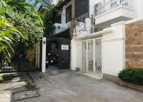 Siêu rẻ bán nhà trung tâm quận 1, 135m2 ngang 8m giá giảm sâu còn 24 tỷ. LH 0939788696 8854113